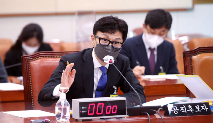 한동훈 법무부 장관 후보자가 9일 오후 국회에서 열린 인사청문회에서 의원질의에 답변하고 있다. (사진출처:연합뉴스)