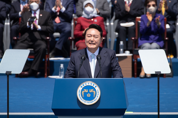 윤석열 대통령이 10일 오전 국회에서 열린 제20대 대통령 취임식에서 취임사를 하고 있다.
