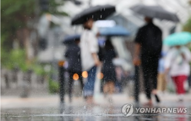 27일, 비오는 서울 시내