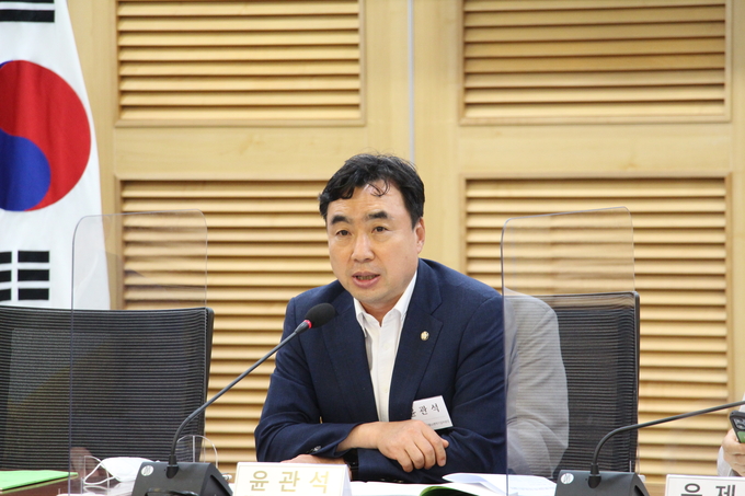 지난 24일 국회 기후 포럼에서 윤관석 의원이 발언하고 있다. (사진:윤관석 의원실)