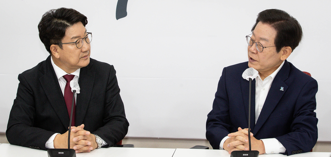 더불어민주당 이재명 대표가 31일 오전 국회 국민의힘 원내대표실을 예방, 인사말을 하고 있다. 2022.8.31 (사진출처:연합뉴스)