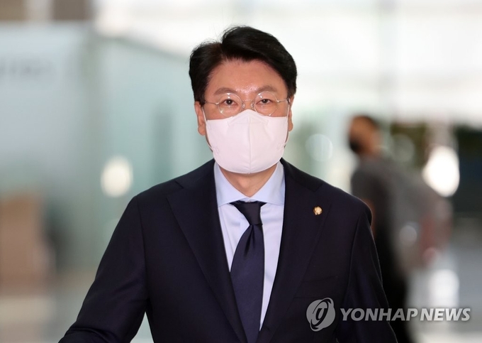 '윤핵관 2선 후퇴' 압박에 장제원 의원이 31일 '임명직 공직을 맡지 않고, 계파활동을 일절 않겠다'는 입장을 밝혔다. ( ⓒ연합)