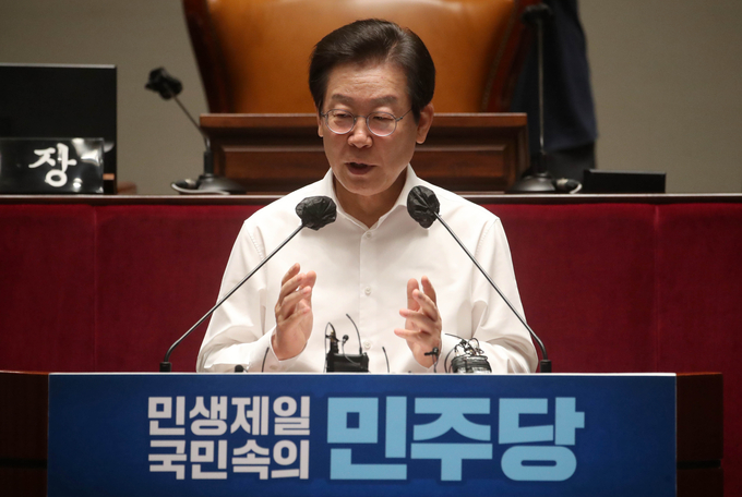 더불어민주당 이재명 대표가 31일 오후 국회에서 열린 더불어민주당 2022년 정기국회 대비 국회의원 워크숍에서 인사말을 하고 있다. 2022.8.31 (사진출처:연합뉴스)