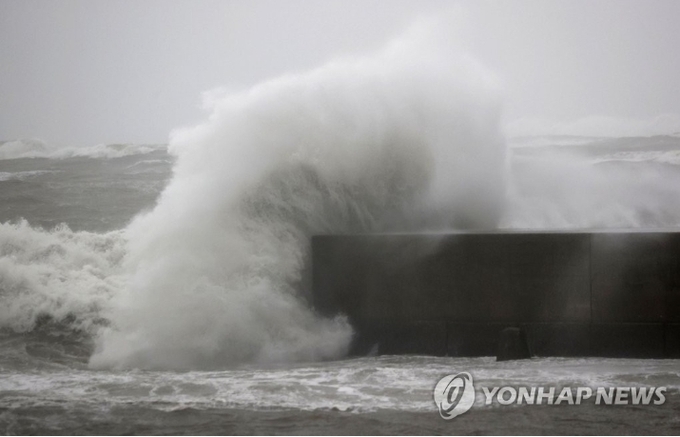 난마돌 영향으로 커지는 일본 해안 해일파도 ( ⓒ연합)