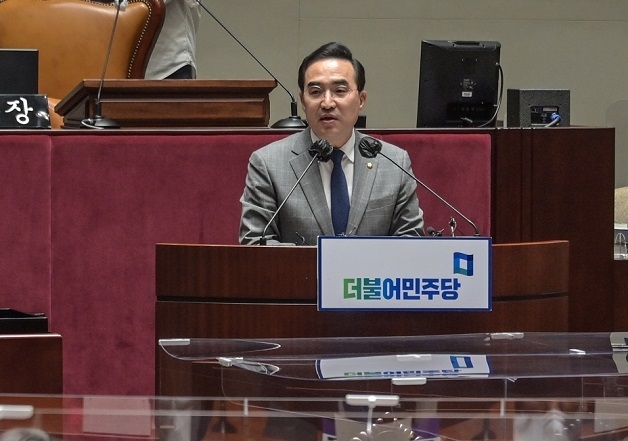 박홍근 더불어민주당 원내대표가 지난 22일 국회에서 열린 민주당 의원총회에서 발언하고 있는 모습.[사진=민주당]