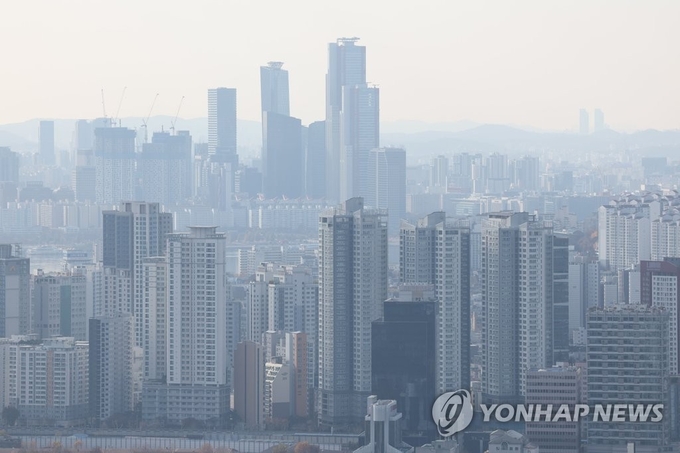 서울 남산에서 바라본 시내 아파트 단지의 모습 [연합뉴스 자료사진]
