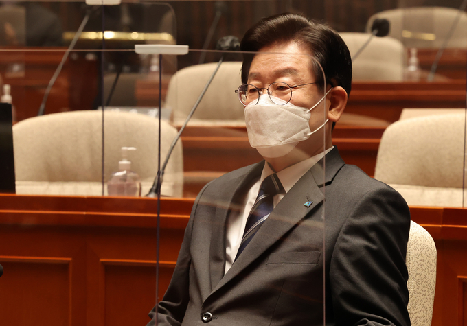 더불어민주당 이재명 대표가 7일 국회에서 열린 의원총회에서 참석해 자리에 앉아 있다. 2022.12.7 (사진출처:연합뉴스)