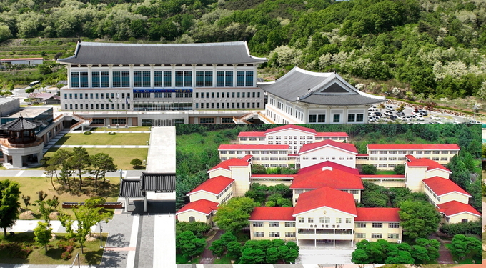 경북교육청(※작은 사진은 포항제철고등학교)