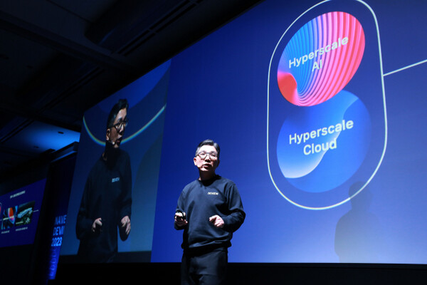 김유원 네이버클라우드 대표가 하이퍼클로바X를 소개하고 있다 / 사진=네이버