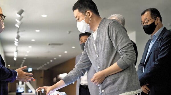 구광모(가운데) LG그룹 회장[사진=LG 제공]
