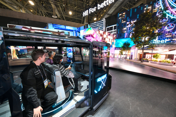 CES2023에 전시된 미래형 콘셉트카 엠비전 시리즈 / 사진=현대모비스