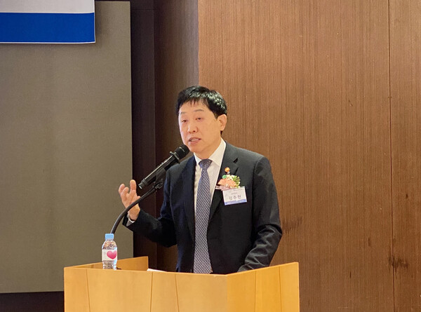 김주현 금융위원장이 24일 오전 서울 여의도 63빌딩 별관에서 열린 폴리뉴스·상생과통일포럼 제20차 경제산업포럼에서 기조발제를 통해 "금융시장 불안요인에 대해 선제적 대응으로 유관기관과 긴밀한 정책 공조를 할 것"이라고 말했다. [사진=강경우PD]