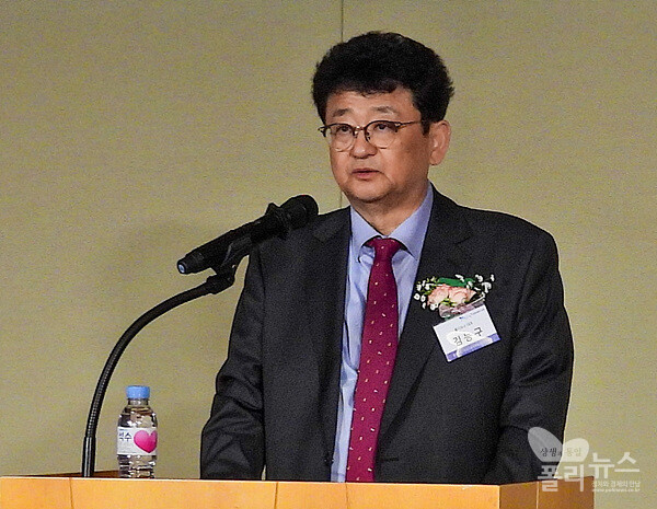 폴리뉴스·상생과통일포럼이 주최한 ‘장기침체 기로의 한국경제, 혁신성장의 길을 찾아라’ 제20차 경제산업포럼에서 폴리뉴스 김능구 대표는 '경제산업의 아젠다 발굴에 헌신해 온 폴리뉴스와 상생과통일포럼은 산업현장의 고민을 공유하고 위기를 극복하기 위한 경제주체들의 변화방향을 함께 모색하고자 한다"고 말했다. [사진=폴리뉴스]