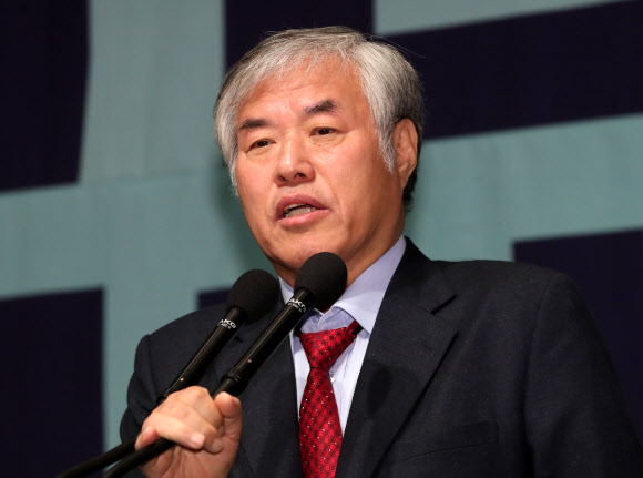 전광훈 사랑제일교회 목사는 지난달 29일 한 유튜브 채널에서 "대구시민 여러분, 홍준표 저거 탄핵하세요", "최고위원이고 개뿔이고 다 필요 없다. 저놈들은 내년 4월10일 선거에서 공천해 주지 마, 다 잘라버려라"라고 말했다. [사진=연합뉴스]