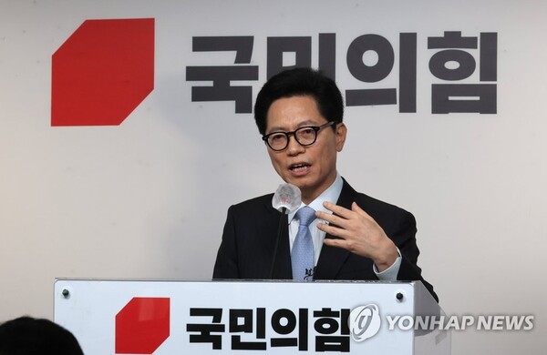 황정근 윤리위원장, 8일 2차 회의서 당사자 소명 청취 후 징계 예고 [사진=연합뉴스]