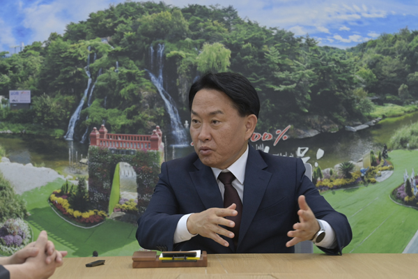 ▲ 이성헌 서대문구청장은 4월 21일 서울 서대문구청에서 진행된 본지 김능구 대표와의 인터뷰에서 “서대문을 서북권 중심지로 만들겠다"는 포부를 밝혔다.