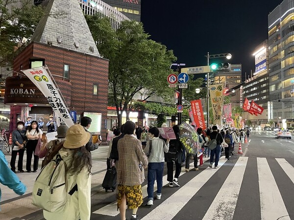 일본 시민단체는 지난 16일 도쿄에서 일본 정부가 후쿠시마 오염수 해양 투기 시점을 올 여름으로 예고한 후 가장 큰 규모의 해양투기 반대집회를 가졌다.[사진=탈핵시민행동 제공] 