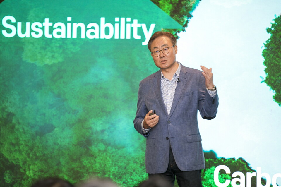 지난해 6월 SK이노베이션 김준 부회장이 미국 캘리포니아주 샌프란시스코만 남부에 자리한 새너제이에서 열린 'SK이노베이션 글로벌 포럼' 기조연설에서 SK이노베이션의 그린 포트폴리오 구축 방향과 사업모델 혁신 의지를 소개하고 있다. [사진제공=SK이노베이션]