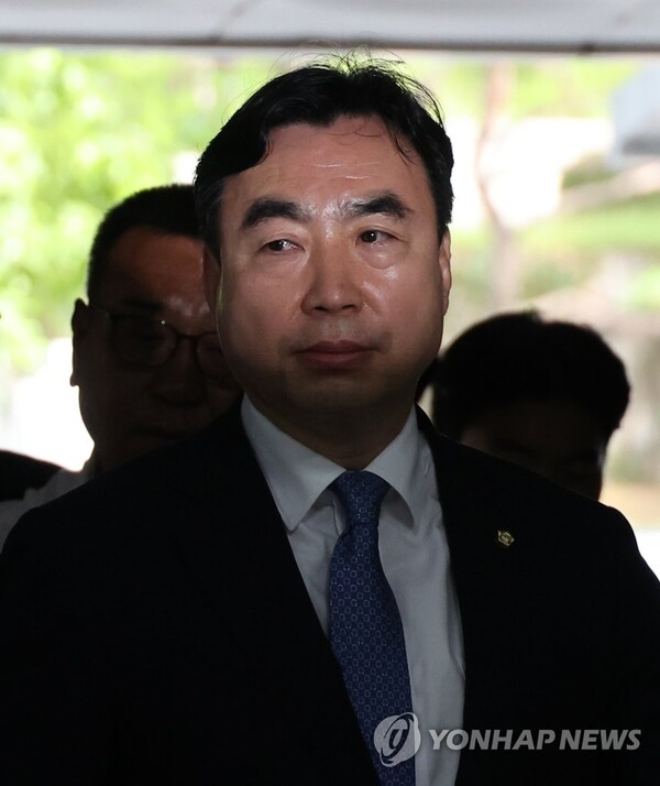 윤관석 의원의 구속 결정 이후 돈봉투 수수 지목 의원이 공개돼 파장이 일고 있다. 해당 의원들은 일제히 반박 입장 발표하며 법적 대응도 예고하고 있다. [사진=연합뉴스]