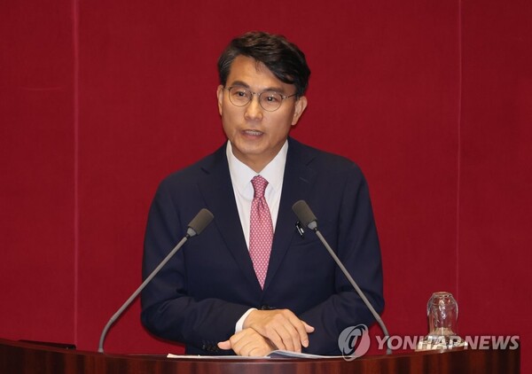 수도권 총선에 대해 2030이나 중도층에게 맡겨야 한다 주장한 윤상현 국민의힘 의원 [출처=연합뉴스]