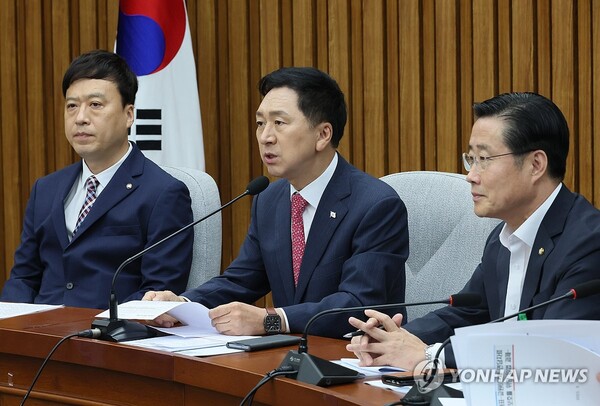 김기현 국민의힘 대표와 장예찬 국민의힘 청년 최고위원이 김윤아 씨 발언을 비판했다. [출처=연합뉴스]