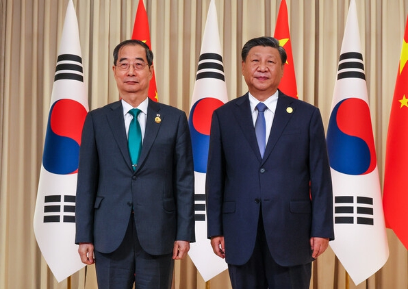 시진핑(習近平) 중국 국가주석이 지난 23일 한덕수 국무총리와 만나 “안정적이고 실질적인 중한 관계는 양국과 양국 인민의 공동 이익에 부합하고, 지역 평화와 발전을 촉진하는 데 도움이 된다”고 말했다. [사진=국무총리실 제공]