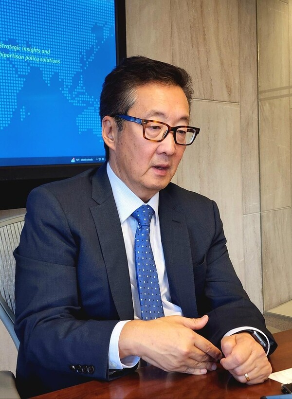 빅터 차 미국 전략국제문제연구소(CSIS) 아시아담당 부소장 겸 한국석좌가 CSIS에서 연합뉴스와 인터뷰하고 있다. [사진=연합뉴스]