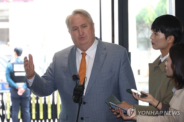 인요한 국민의힘 신임 혁신위원장이 첫 일성으로 '변화'와 '통합'을 꺼내들며 향후 행보에 관심이 모아지고 있다 [사진=연합뉴스]