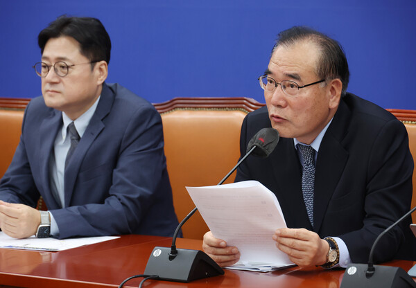 2일 국회에서 열린 더불어민주당 정책조정회의에서 이개호 정책위의장이 발언을 하고 있다. [사진=연합뉴스]