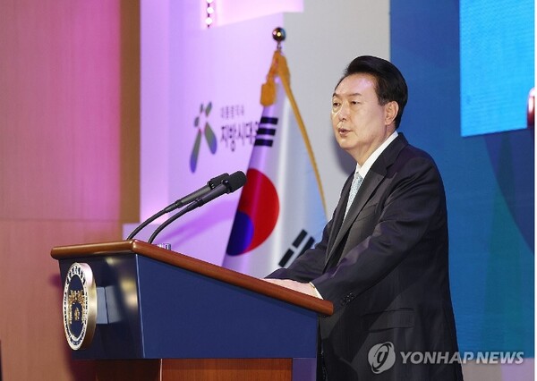 윤석열 대통령이 2일 대전시 유성구 대전컨벤션센터에서 열린 2023 지방시대 엑스포 및 지방자치·균형발전의 날 기념식에서 기념사를 하고 있다. 2023.11.2 [대통령실통신사진기자단]