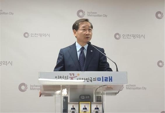 유정복 인천시장이 6일 '김포 서울 이전'에 대해 '포퓰리즘이고 정치쇼'라며 반대 기자회견을 하고 있다. [사진=연합뉴스]