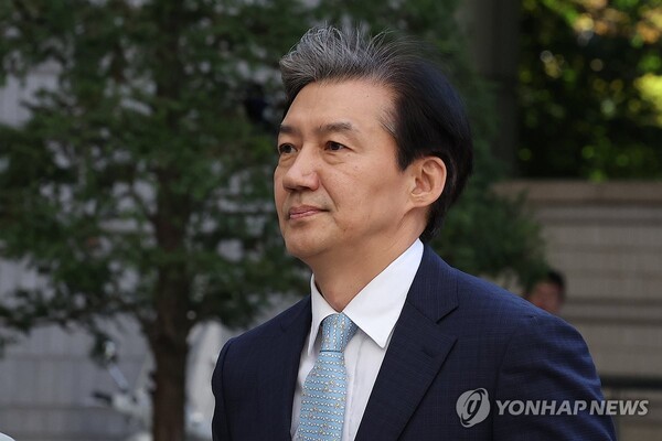 조국 전 법무부 장관이 "비법률적 방식으로 명예를 회복하는 길"을 언급하며 내년 총선 출마 의지를 드러냈다 [사진=연합뉴스]