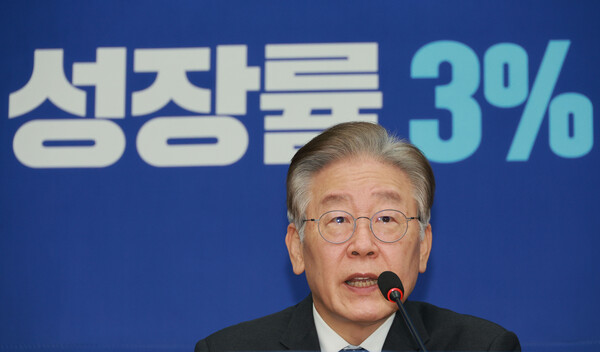 이재명 대표가 8일 민주당  최고위원회의에서 발언하고 있다. [사진=연합뉴스]