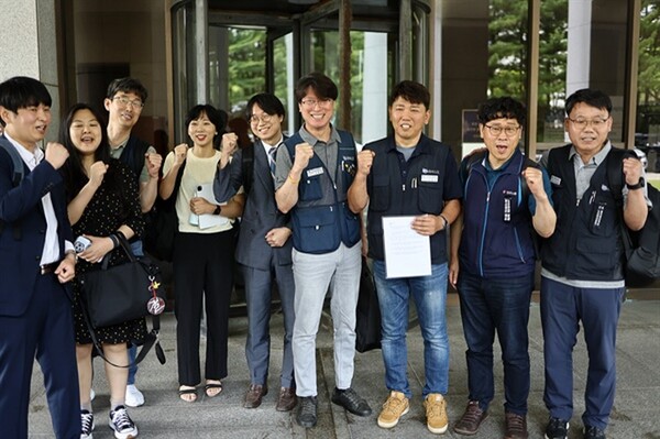 김득중 금속노조 쌍용자동차지부장이 대법원 앞에서 열린 기자회견에서 발언하고 있다. (사진=연합뉴스)