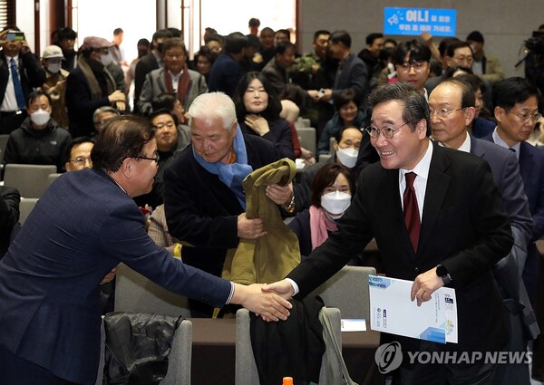 이 전 대표는 연일 이재명 대표를 직접적으로 비판하면서 존재감을 드러내고 있다 [사진=연합뉴스]