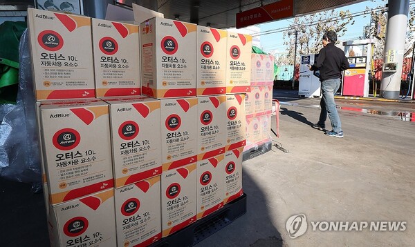 중국 당국이 한국으로 수출되는 산업용 요소 통관을 막고 있는 것으로 알려지며 제2의 요소수 대란 우려가 불거지고 있다 [사진=연합뉴스]