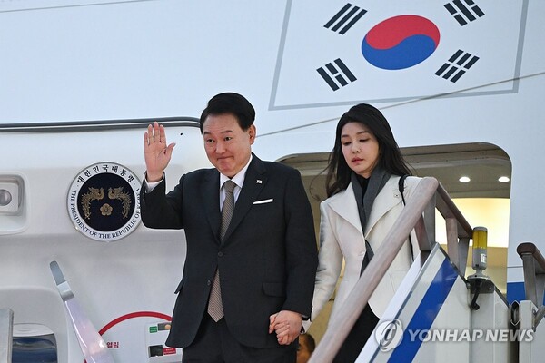 윤석열 대통령 부인 김건희 여사의 명품백 수수 의혹이 일파만파 번지고 있다 [사진=연합뉴스]