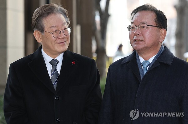 김 전 총리는 이낙연 전 대표와 물밑 대화를 나누는 등 통합 행보를 걸어야 한다고 조언했고, 이 대표는 공감으로 화답한 것으로 전해진다 [사진=연합뉴스]