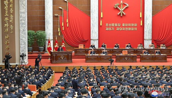 김정은, 전원회의서 '전쟁준비 완성 박차' 전투과업 제시 [조선중앙통신=연합뉴스]