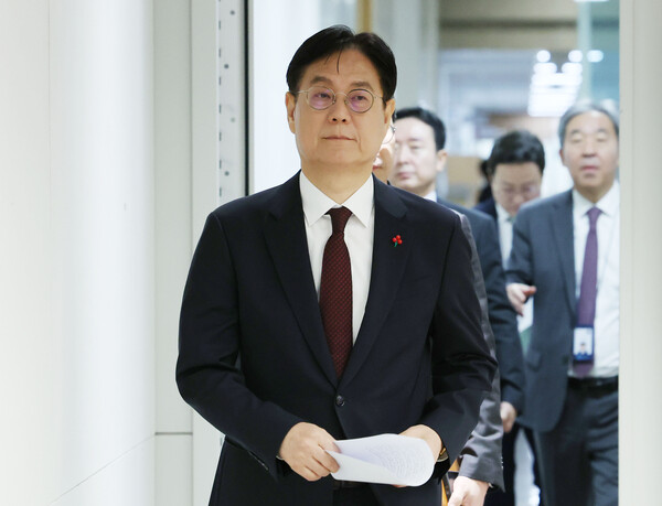 이관섭 대통령 비서실장이 5일 오전 서울 용산 대통령실 청사에서 더불어민주당 주도로 국회를 통과한 이른바 '쌍특검법'의 윤석열 대통령 거부권 행사 관련 브리핑을 위해 입장하고 있다. [사진=연합뉴스]