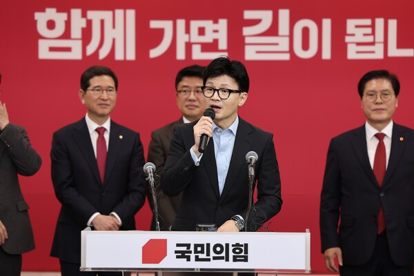국민의힘 한동훈 비상대책위원장이 5일 경기 수원시 국민의힘 경기도당에서 열린 '2024 경기도당 신년 인사회'에 참석해 인사말을 하고 있다. [사진=연합뉴스] 
