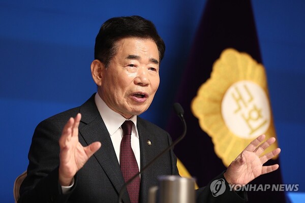 김진표 국회의장은 "개헌은 결코 포기할 수 없는 최고의 정치개혁"이라고 말했다 [사진=연합뉴스]