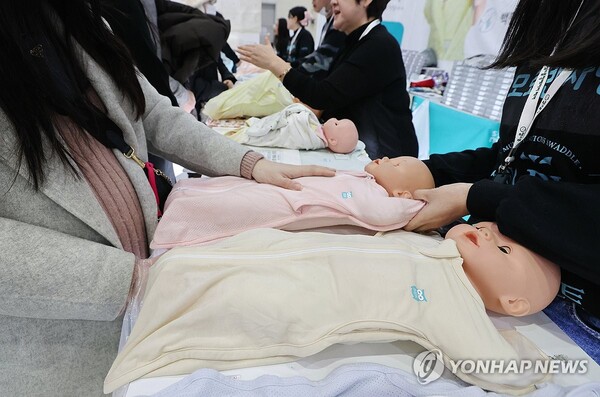 국민의힘과 더불어민주당이 18일 저출산 정책을 발표하며 정책 대결에 나섰다 [사진=연합뉴스]