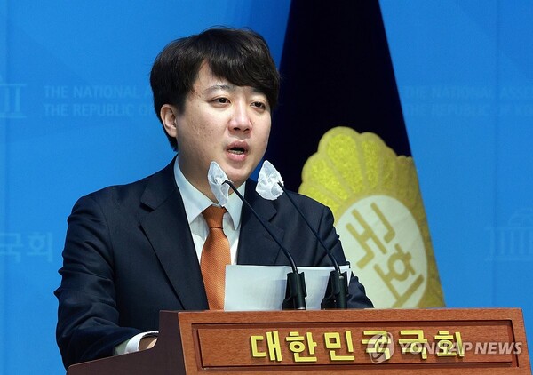 개혁신당 이준석 정당정책위원장이 18일 국회 소통관에서 교통 관련 정강정책을 발표하고 있다. [사진=연합뉴스]