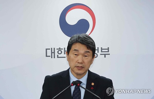 이주호 사회부총리 겸 교육부 장관이 24일 오후 서울 종로구 정부서울청사에서 2024년 교육부 주요 정책 추진계획을 발표하고 있다. [사진=연합뉴스]