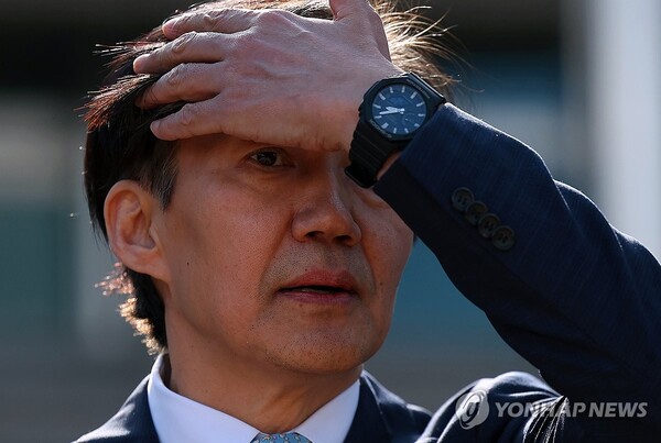 조국 전 법무부 장관이 13일 부산 민주공원에서 기자회견을 열고 신당창당을 선언하고 있다.[사진=연합뉴스]