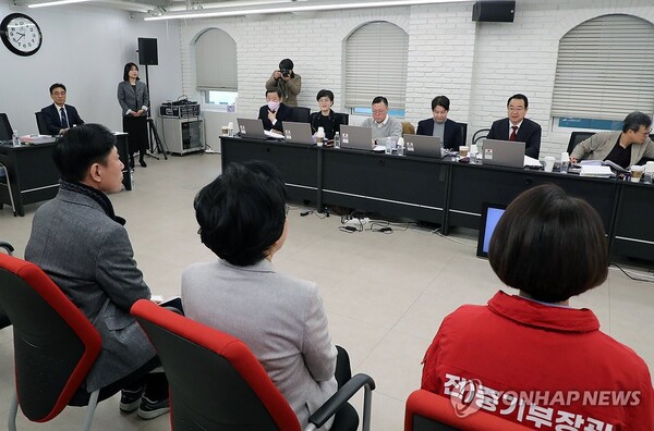 13일 오전 서울 여의도 국민의힘 중앙당사에서 4·10 총선 공천 신청자에 대한 면접이 본격적으로 시작됐다. 서울 중구 성동을에 지원한 예비 후보자인 이영 전 중소기업벤처부 장관, 이혜훈 전 의원, 하태경 의원이 공천심사를 받고 있다. [사진=연합뉴스]