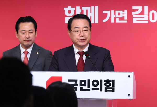 국민의힘 정영환 공천관리위원장(사진 오른쪽)과 장동혁 국민의힘 사무총장. [사진=연합뉴스]