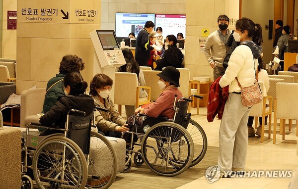 의사단체들은 정부가 자신들의 요구 사항을 들어준다면 언제든 복귀한다는 입장이다 [사진=연합뉴스]