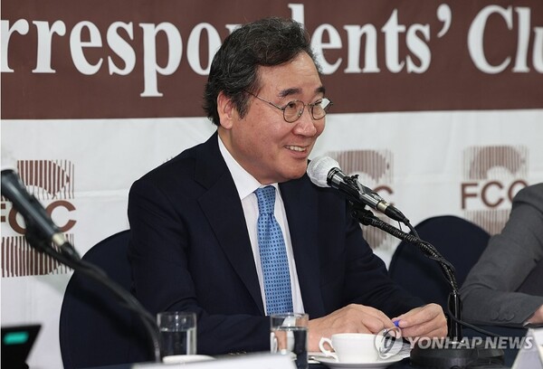 이낙연 새로운미래 공동대표는 26일 오후 중구 프레스센터에서 외신기자간담회를 가졌다. [사진=연합뉴스]